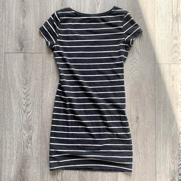 H&M Basic Striped T-Shirt Dress - Picture 3 of 3